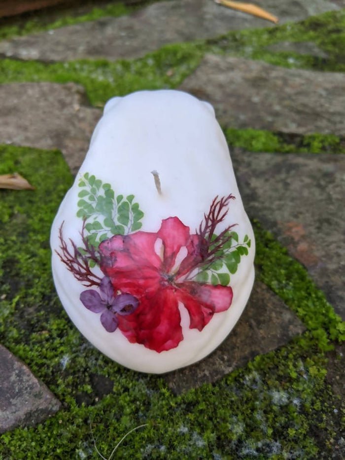 GUINEVERE'S FROG FLOWER CANDLE