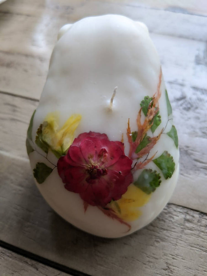 GUINEVERE'S FROG FLOWER CANDLE