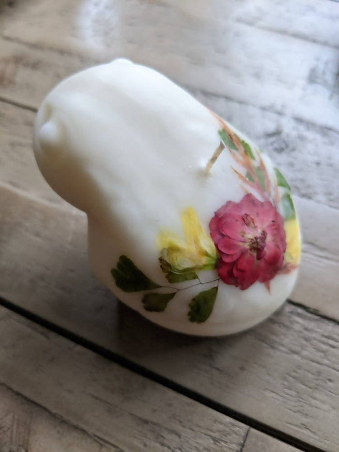 GUINEVERE'S FROG FLOWER CANDLE