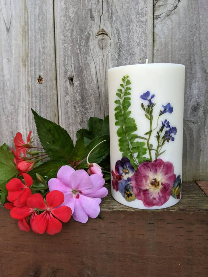 GUINEVERE'S LARGE PILLAR FLOWER CANDLE