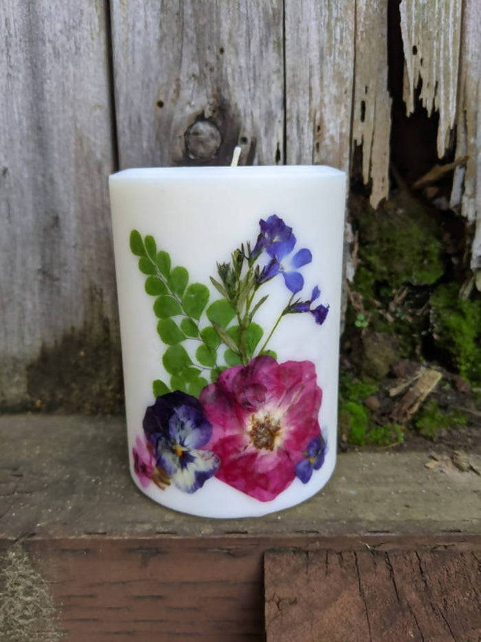 GUINEVERE'S MEDIUM PILLAR FLOWER CANDLE