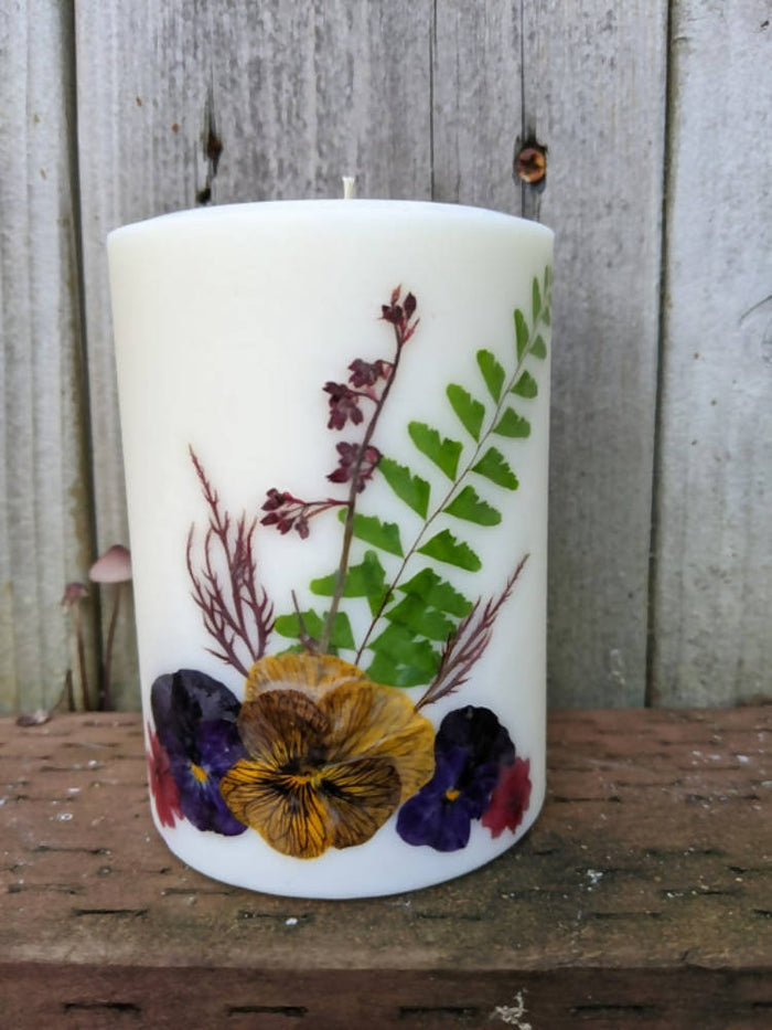 GUINEVERE'S MEDIUM PILLAR FLOWER CANDLE