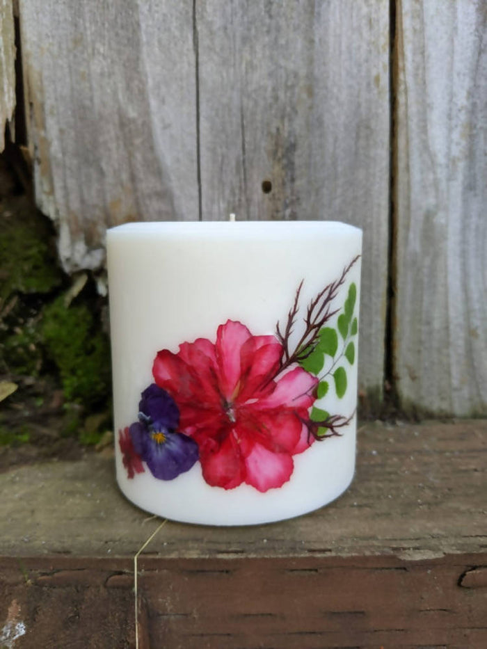 GUINEVERE'S SMALL PILLAR FLOWER CANDLE