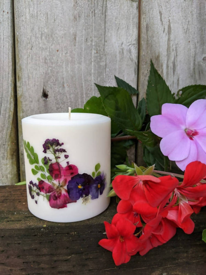 GUINEVERE'S SMALL PILLAR FLOWER CANDLE